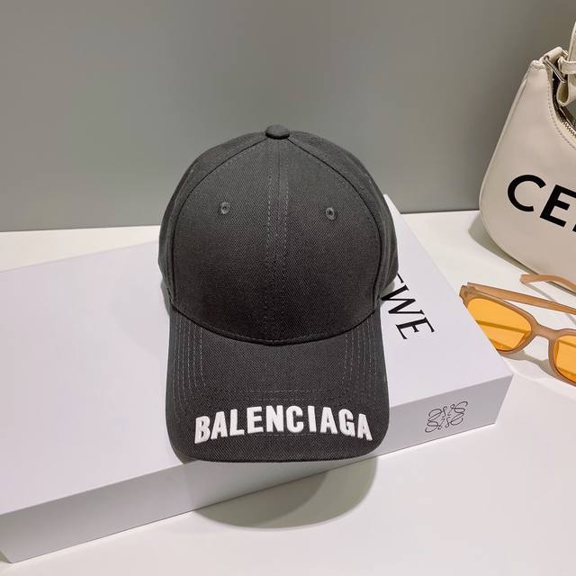 巴黎世家 Balenciaga 夏季棒球帽跑步遮阳防晒两不误 夏季必备单品 戴着不闷热 非常有活力的一款 超级无敌好看